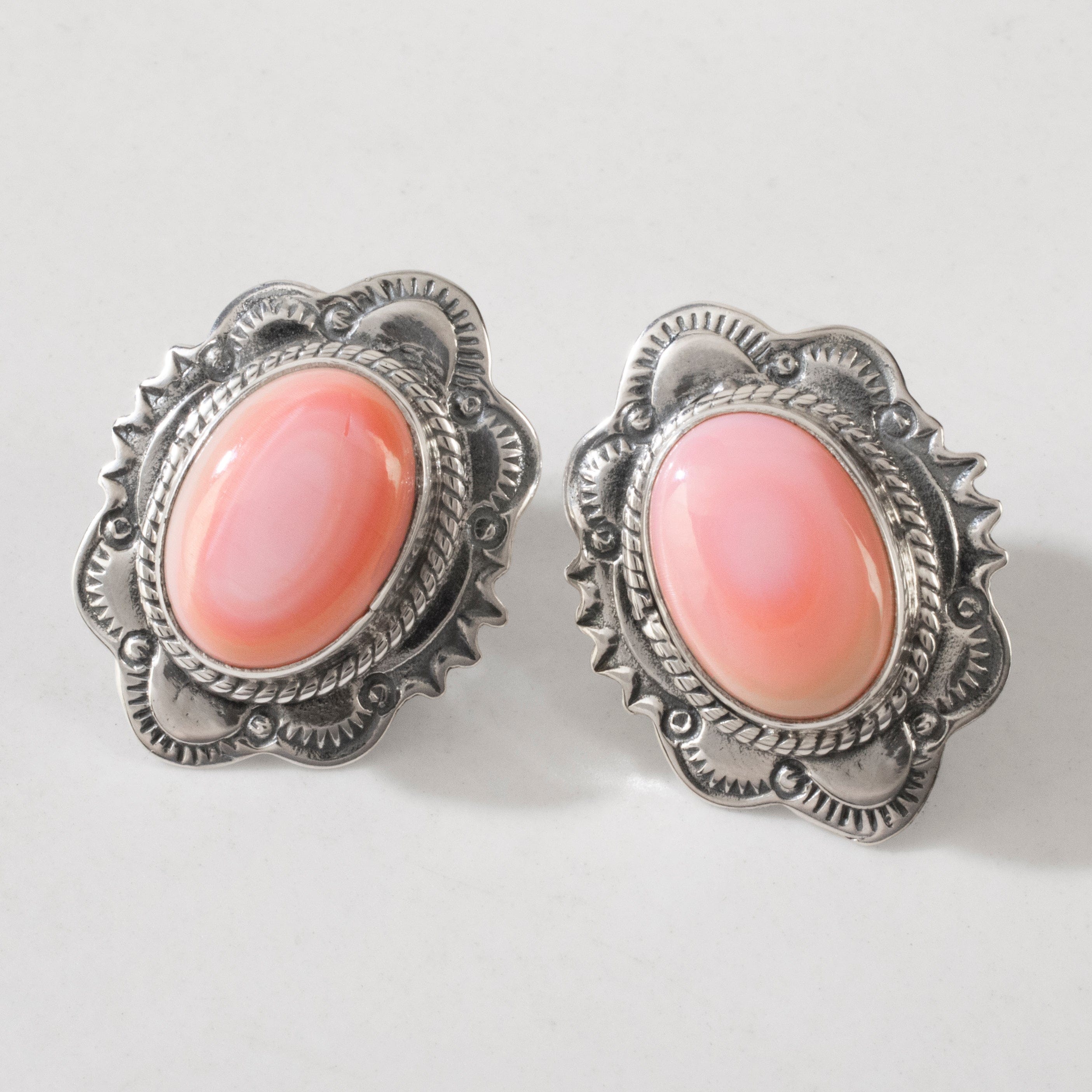 Kalifano Native American Jewelry Joe Piaso Jr. Pink Conch Shell Navajo USA Native American Made 925 Sterling Silver Earrings with Stud Backing NAE1100.005