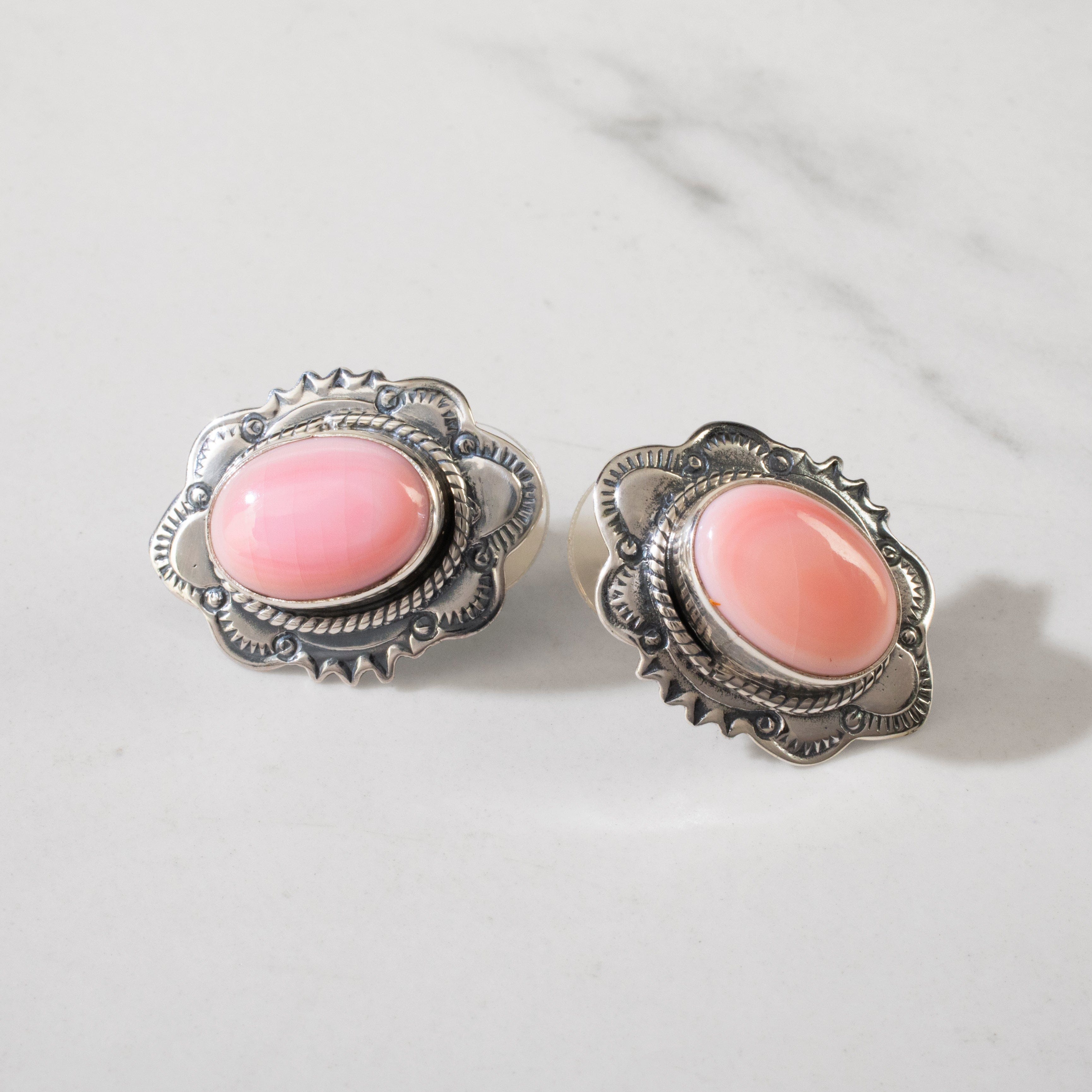 Kalifano Native American Jewelry Joe Piaso Jr. Pink Conch Shell Navajo USA Native American Made 925 Sterling Silver Earrings with Stud Backing NAE1150.001