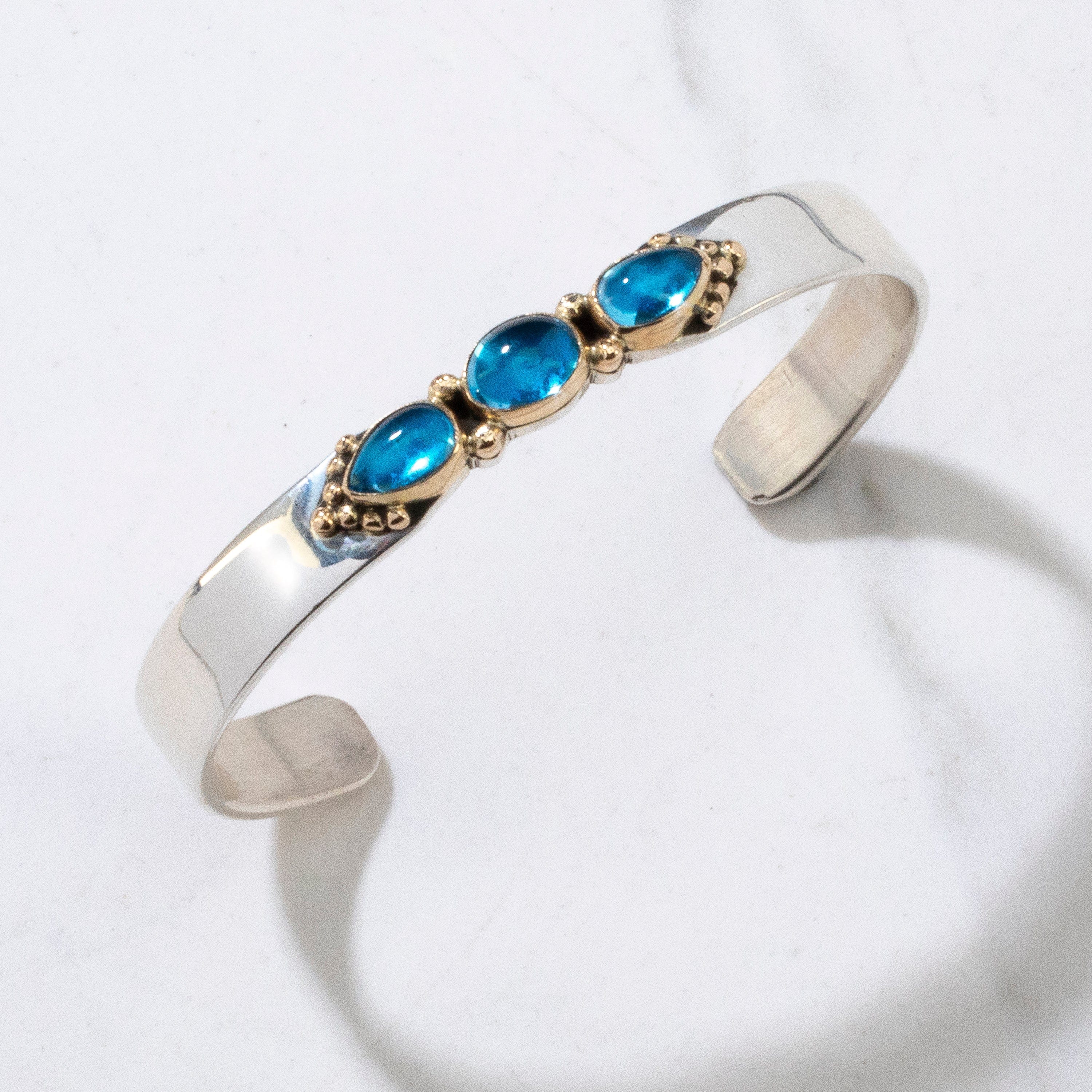 Kalifano Native American Jewelry Lee Bennett Swiss Blue Topaz & 14K Gold Navajo USA Native American Made 925 Sterling Silver Cuff NAB1400.021