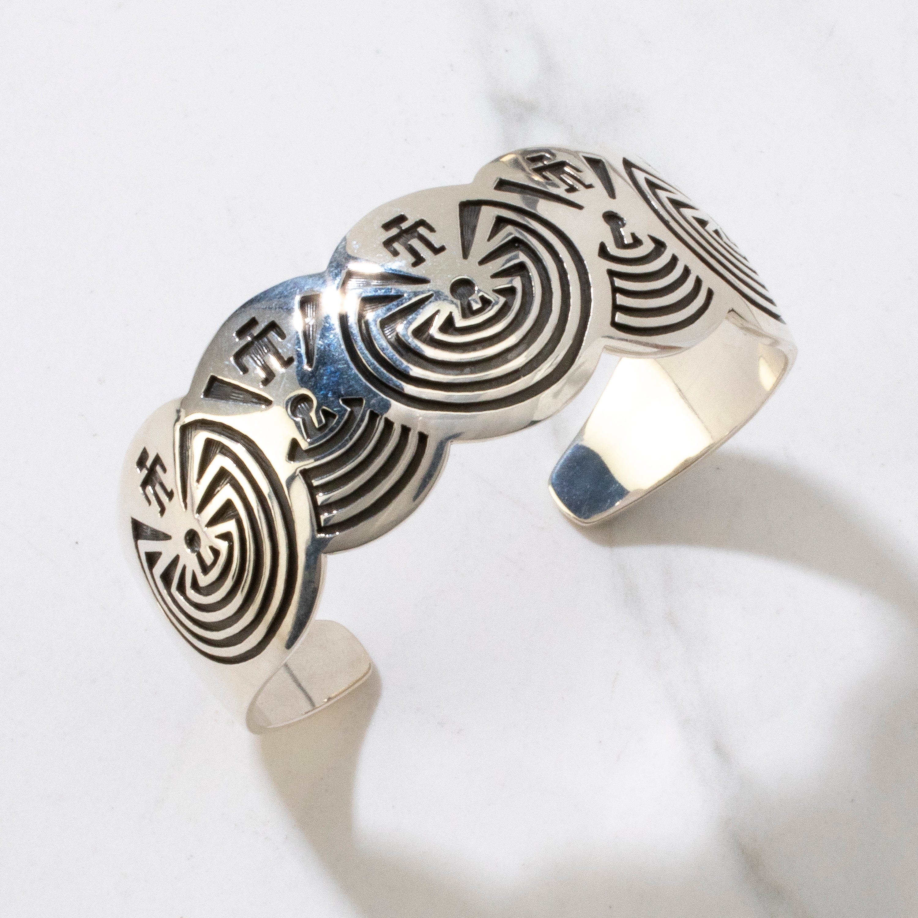 Kalifano Native American Jewelry Man in Maze Fernando Puhuhefvaya Hopi USA Native American Made 925 Sterling Silver Cuff NAB1000.015