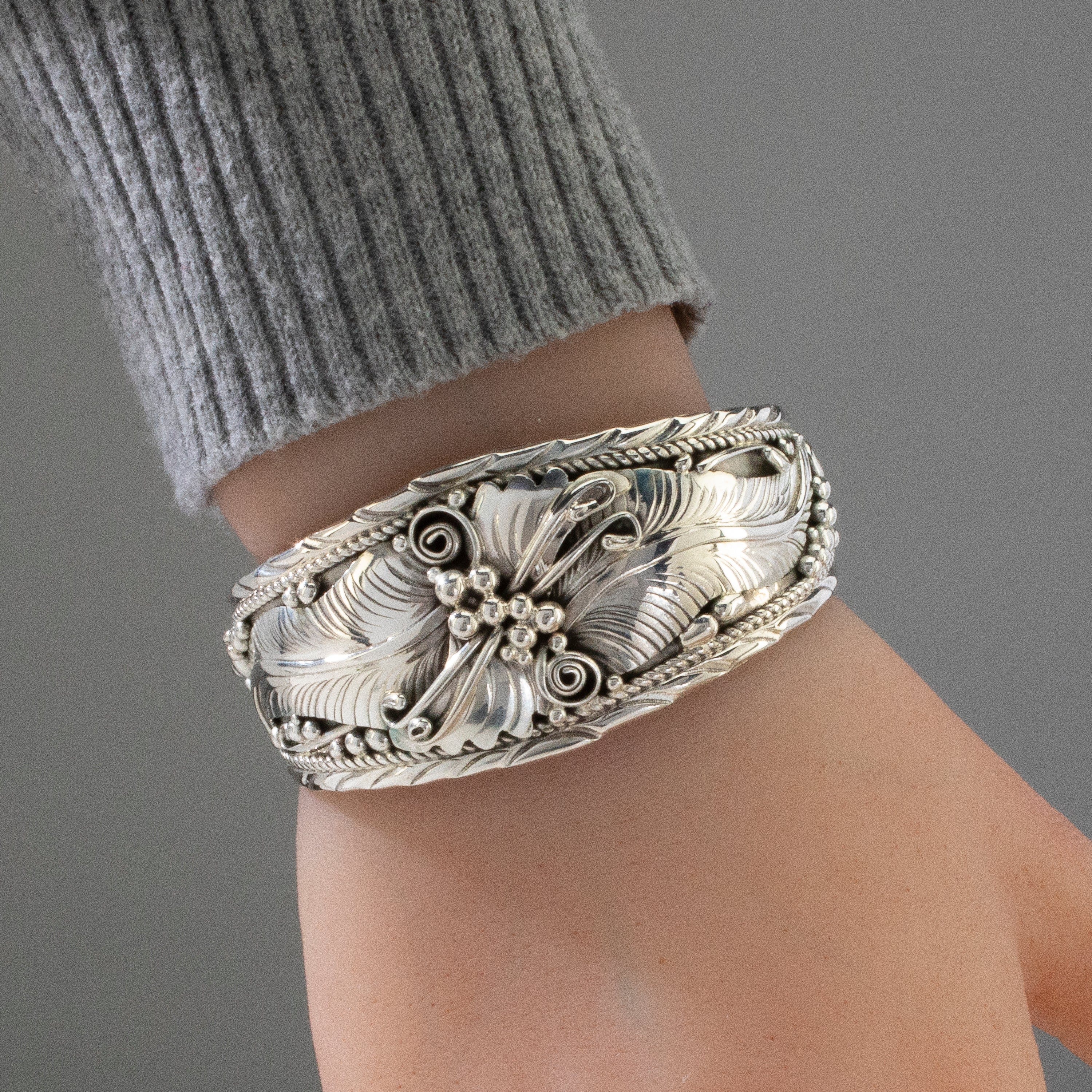 Kalifano Native American Jewelry Navajo Leaf USA Native American Made 925 Sterling Silver Cuff NAB1100.004