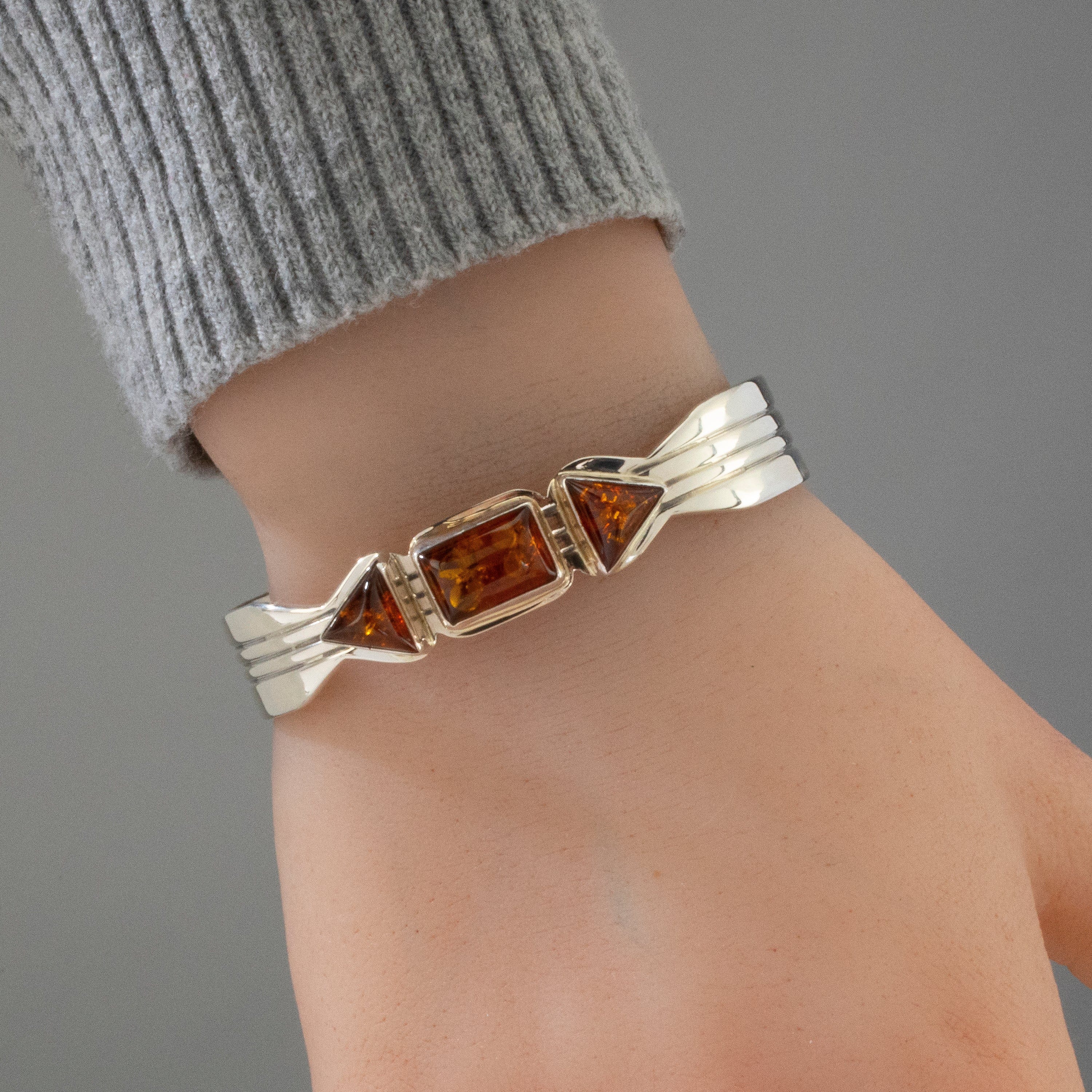 Kalifano Native American Jewelry Paul Livingston Amber Triple Stone Navajo USA Native American Made 925 Sterling Silver Cuff NAB800.029