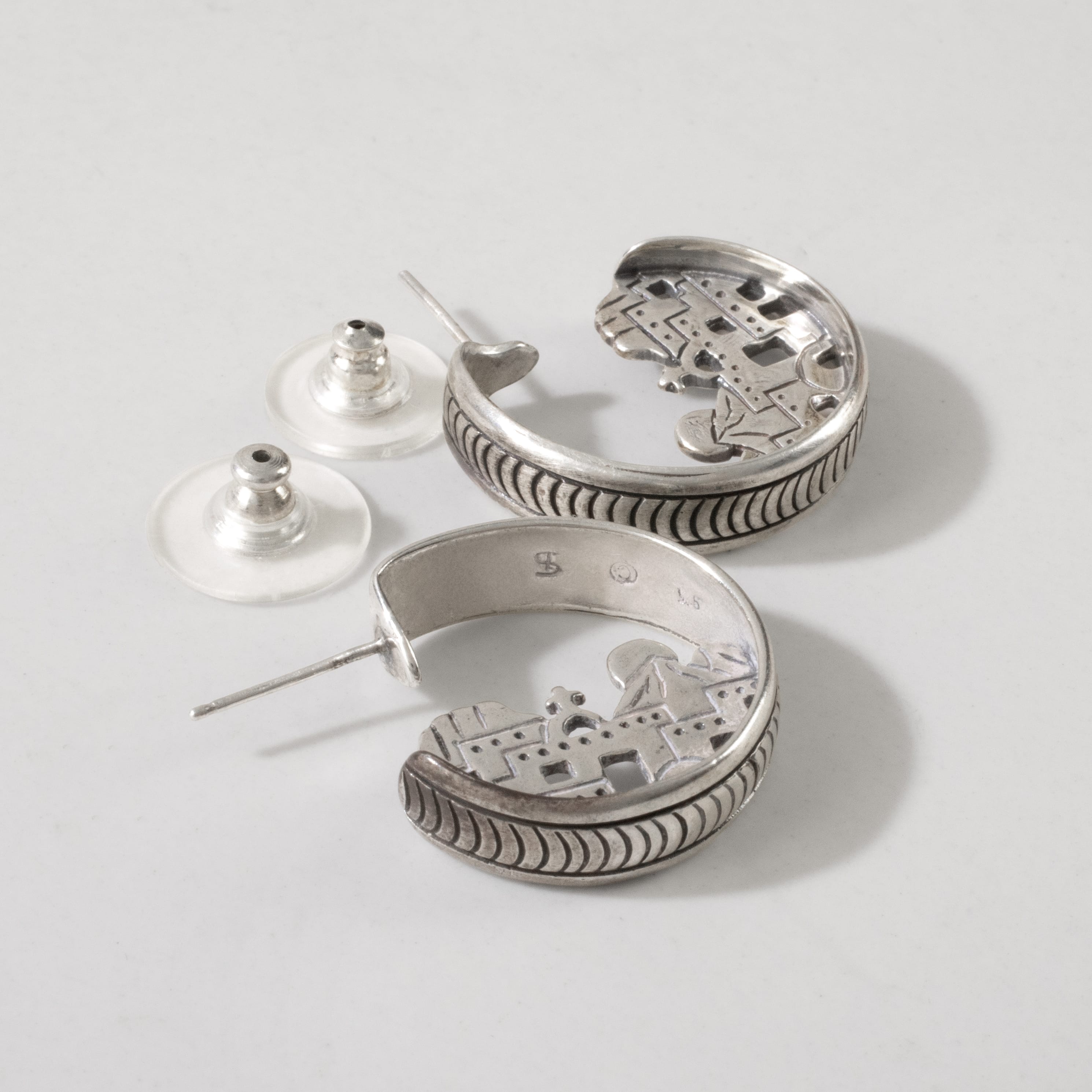 Kalifano Native American Jewelry Pueblo Village Semi Hoop USA Native American Made 925 Sterling Silver Earrings with Stud Backing NAE500.019