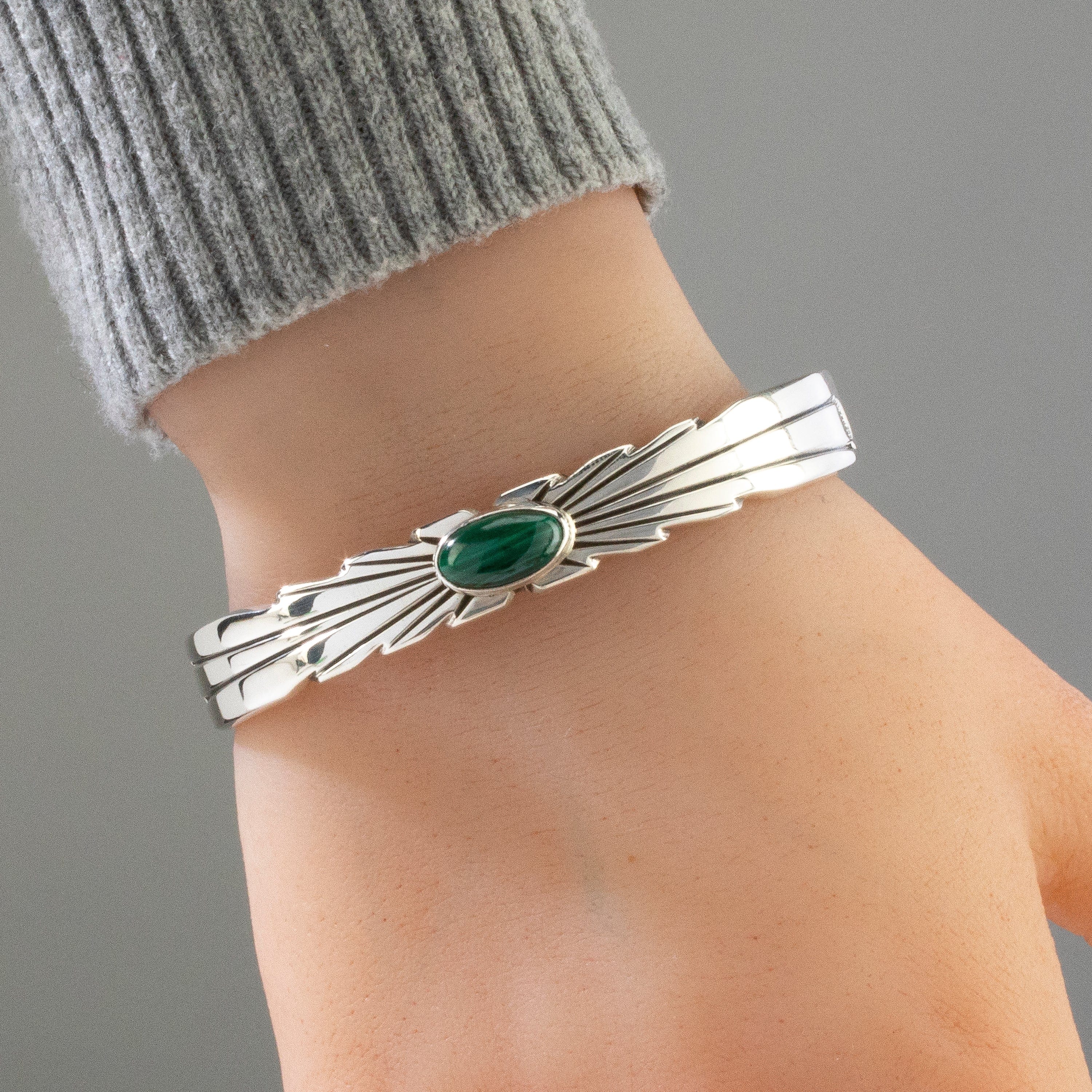 Kalifano Native American Jewelry Ray Bennett Malachite Navajo USA Native American Made 925 Sterling Silver Cuff NAB1200.039