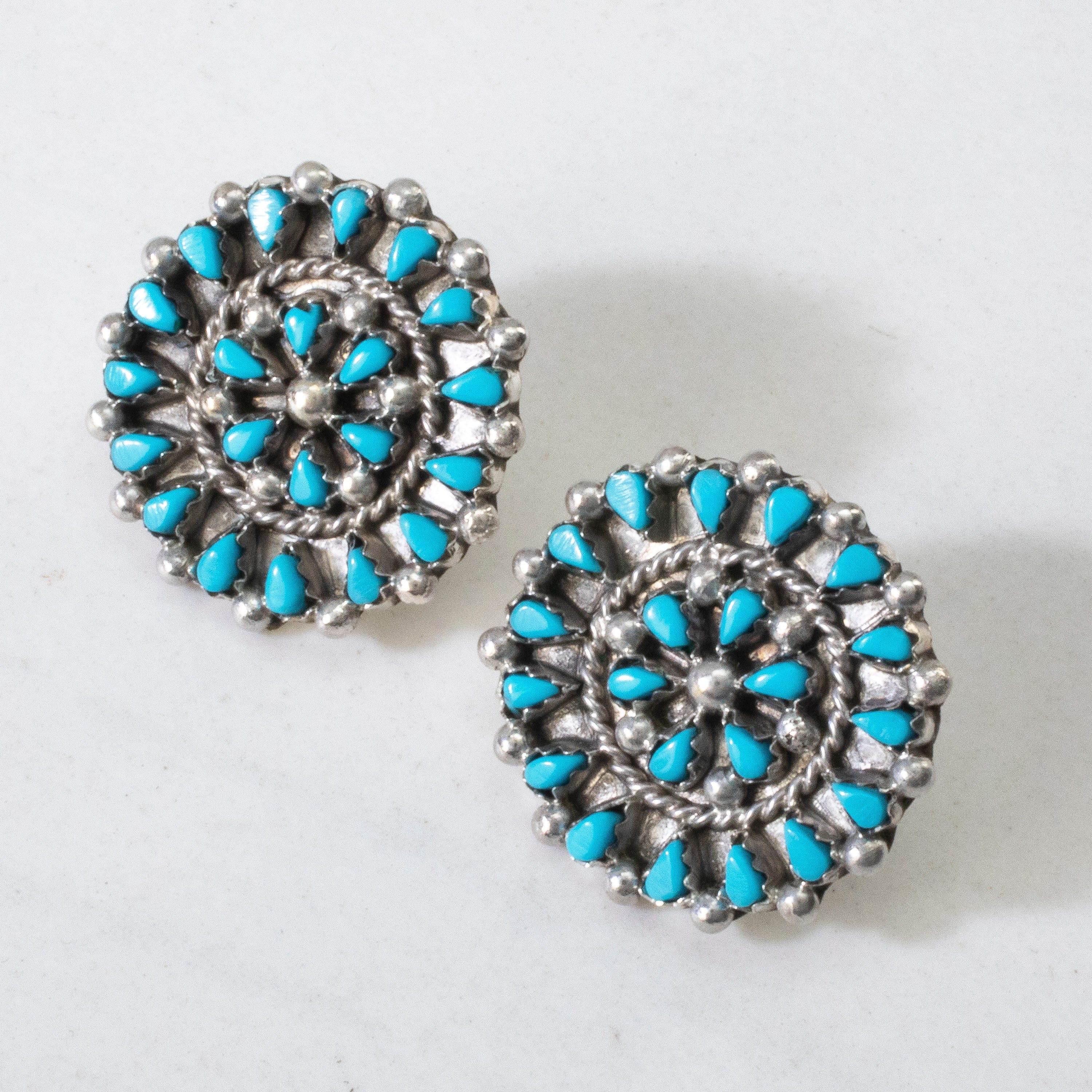 Kalifano Native American Jewelry Tricia Leekity Kingman Turquoise Flower USA Zuni Native American Made 925 Sterling Silver Earrings with Stud Backing NAE600.028