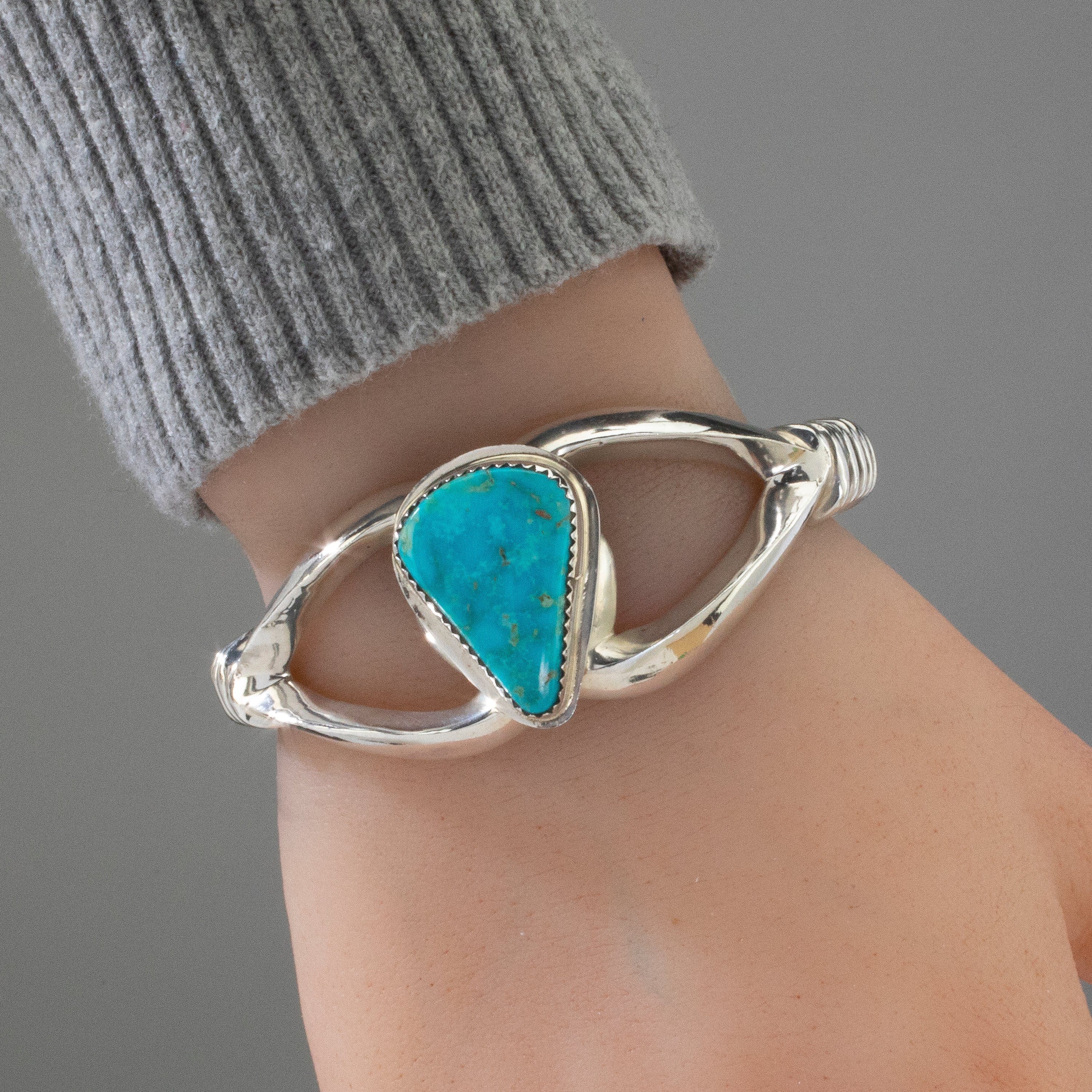 Kalifano Native American Jewelry Wilfred B. Henry Kingman Turquoise Navajo USA Native American Made 925 Sterling Silver Cuff NAB2000.002