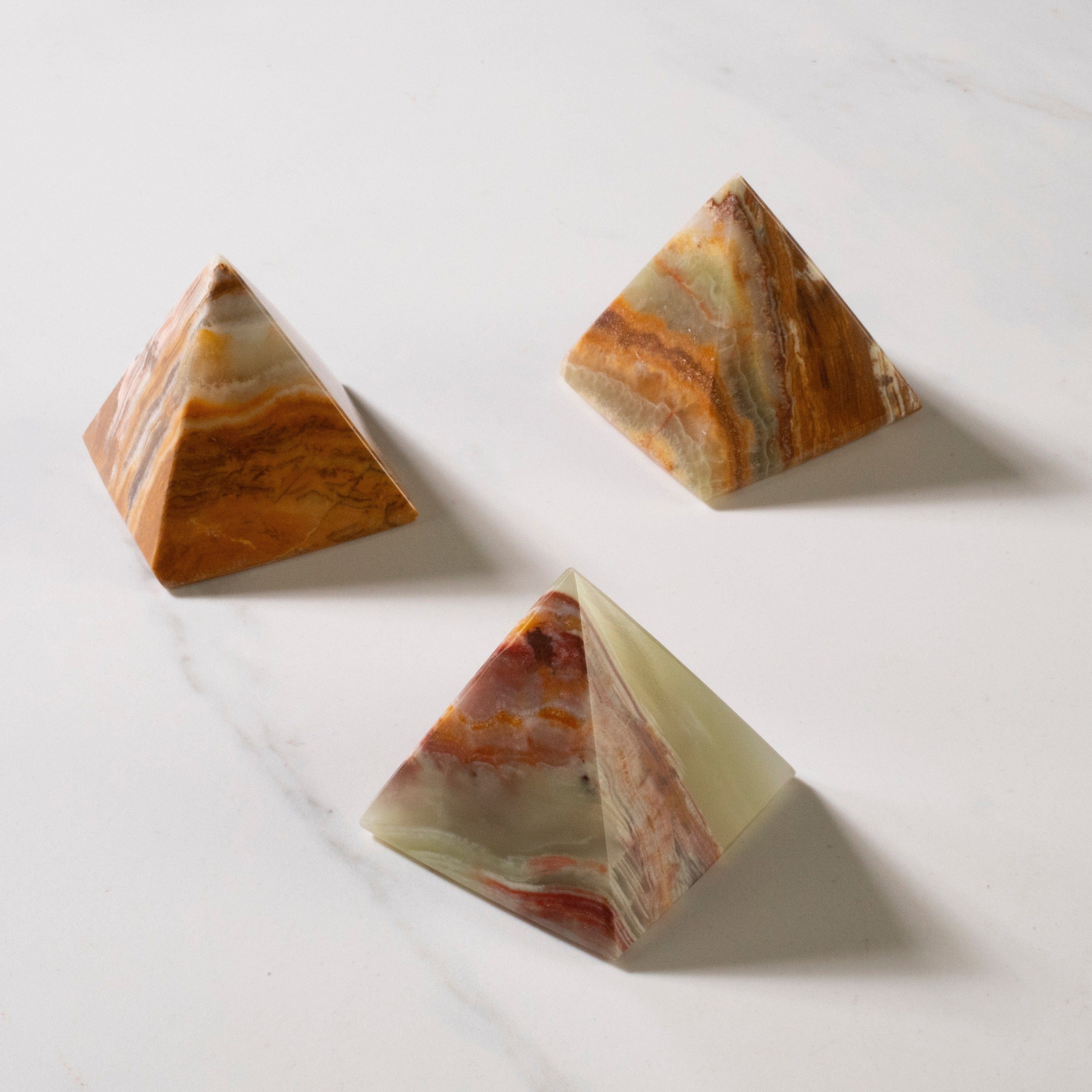 KALIFANO | Pakistan Green Onyx Pyramid - Natural & Hand-carved
