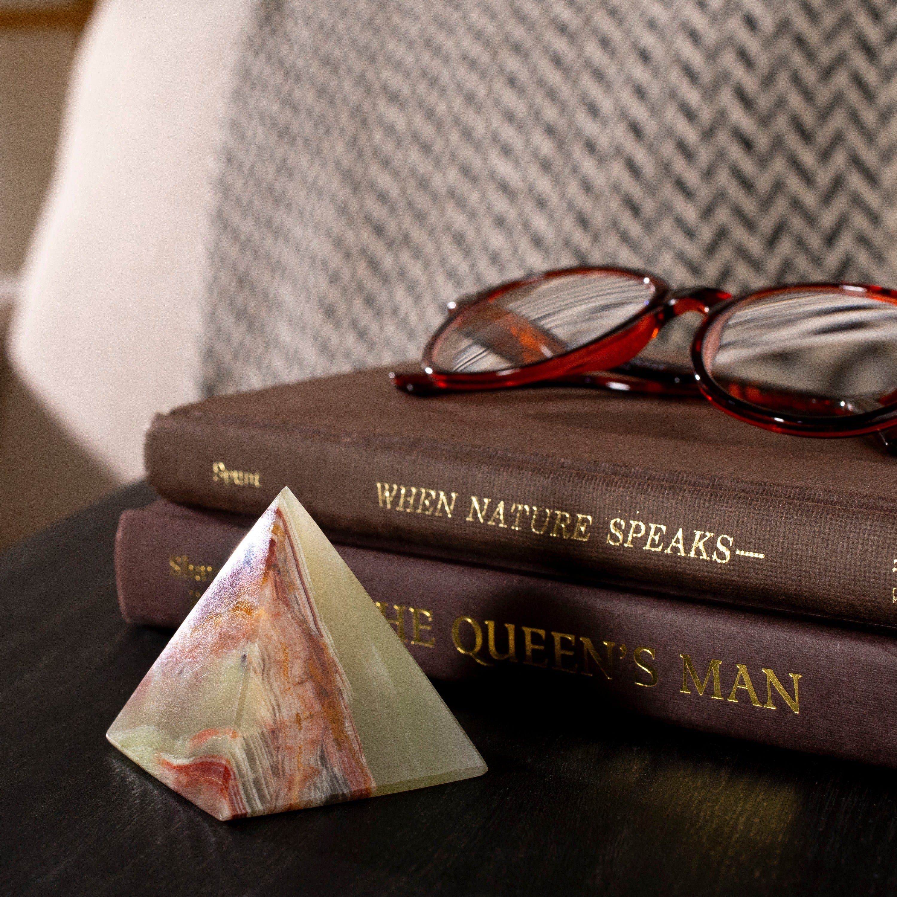 KALIFANO | Pakistan Green Onyx Pyramid - Natural & Hand-carved