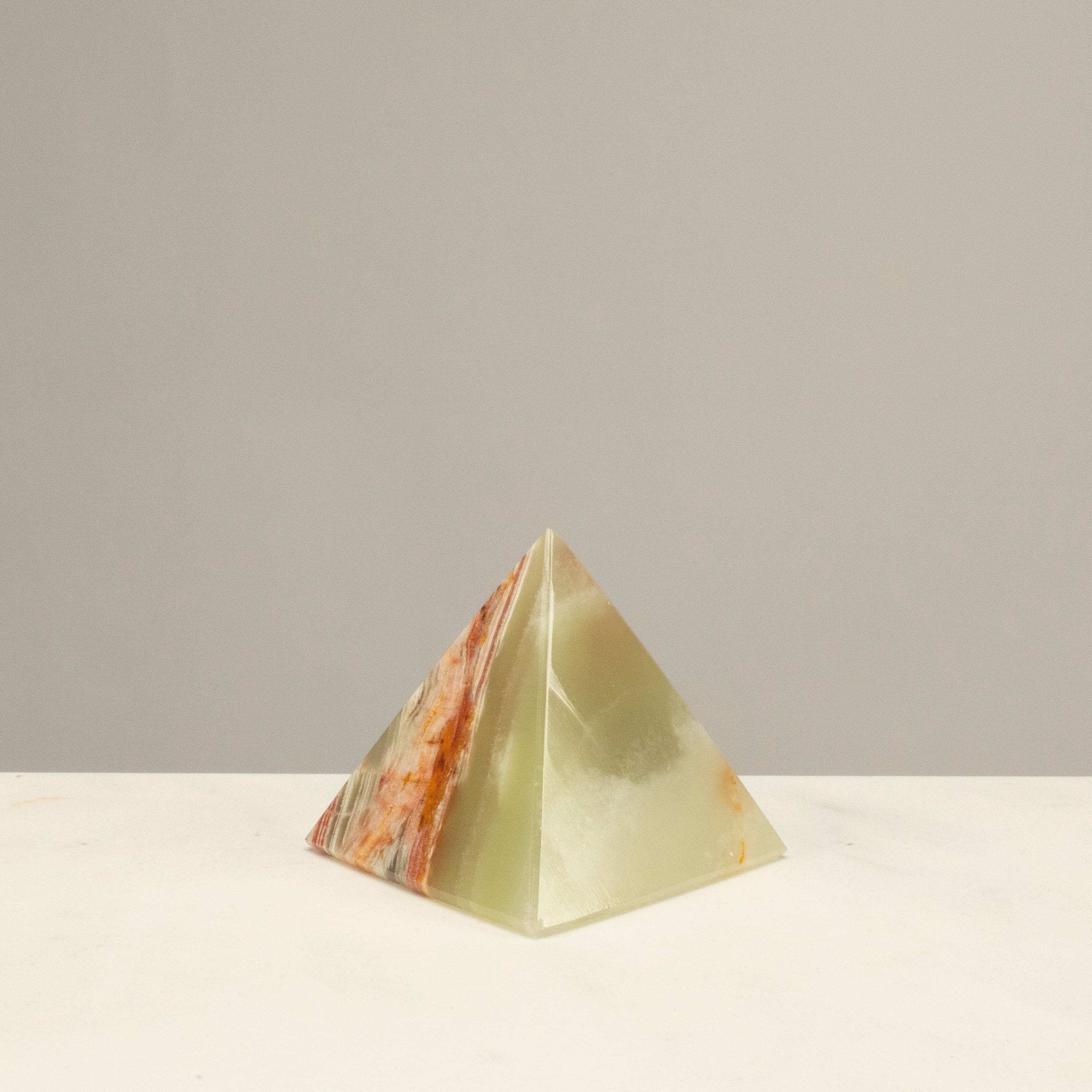 KALIFANO | Pakistan Green Onyx Pyramid - Natural & Hand-carved