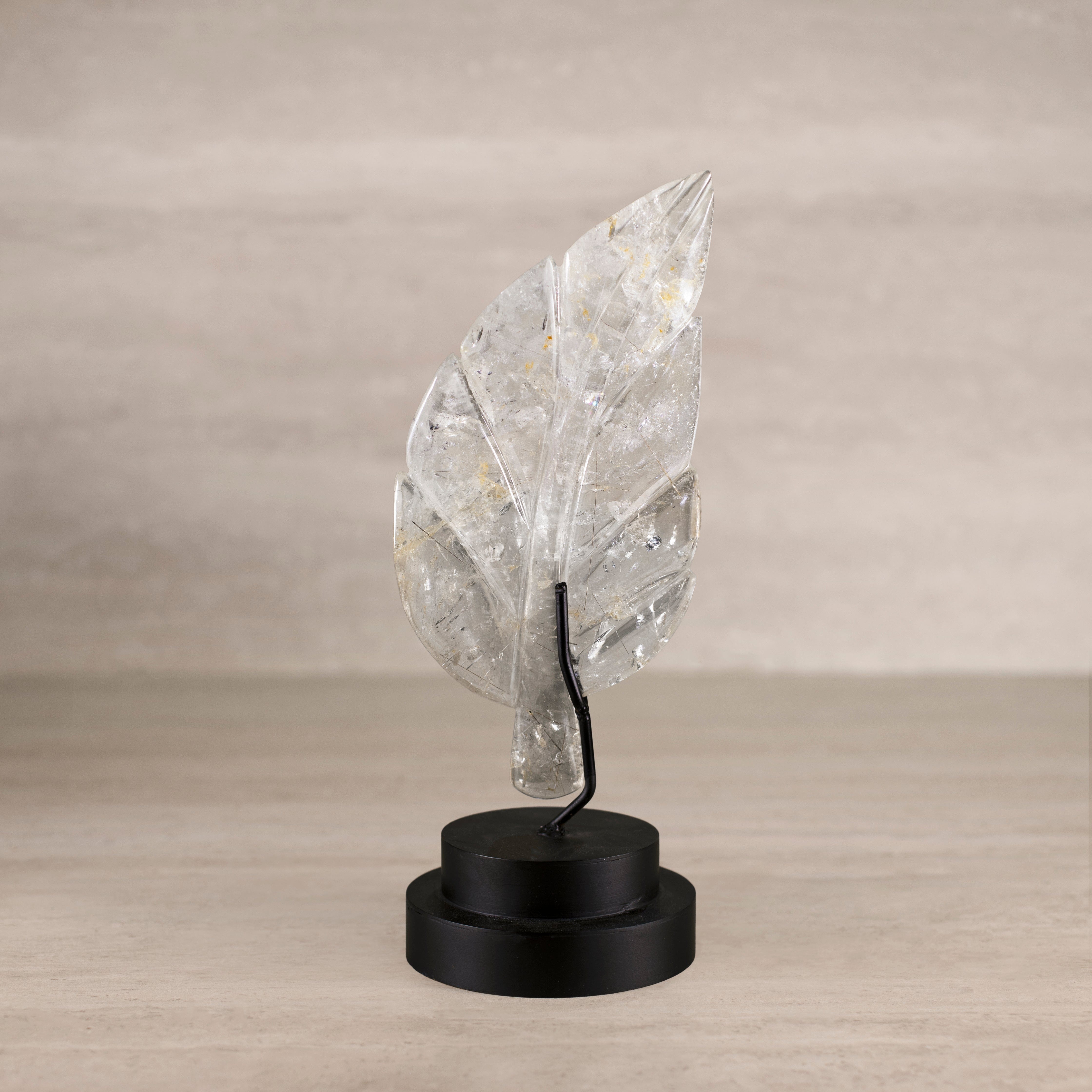 KALIFANO Quartz Natural Brazilian Quartz Leaf on Custom Stand - 10.5" / 460 g QZ8500.001