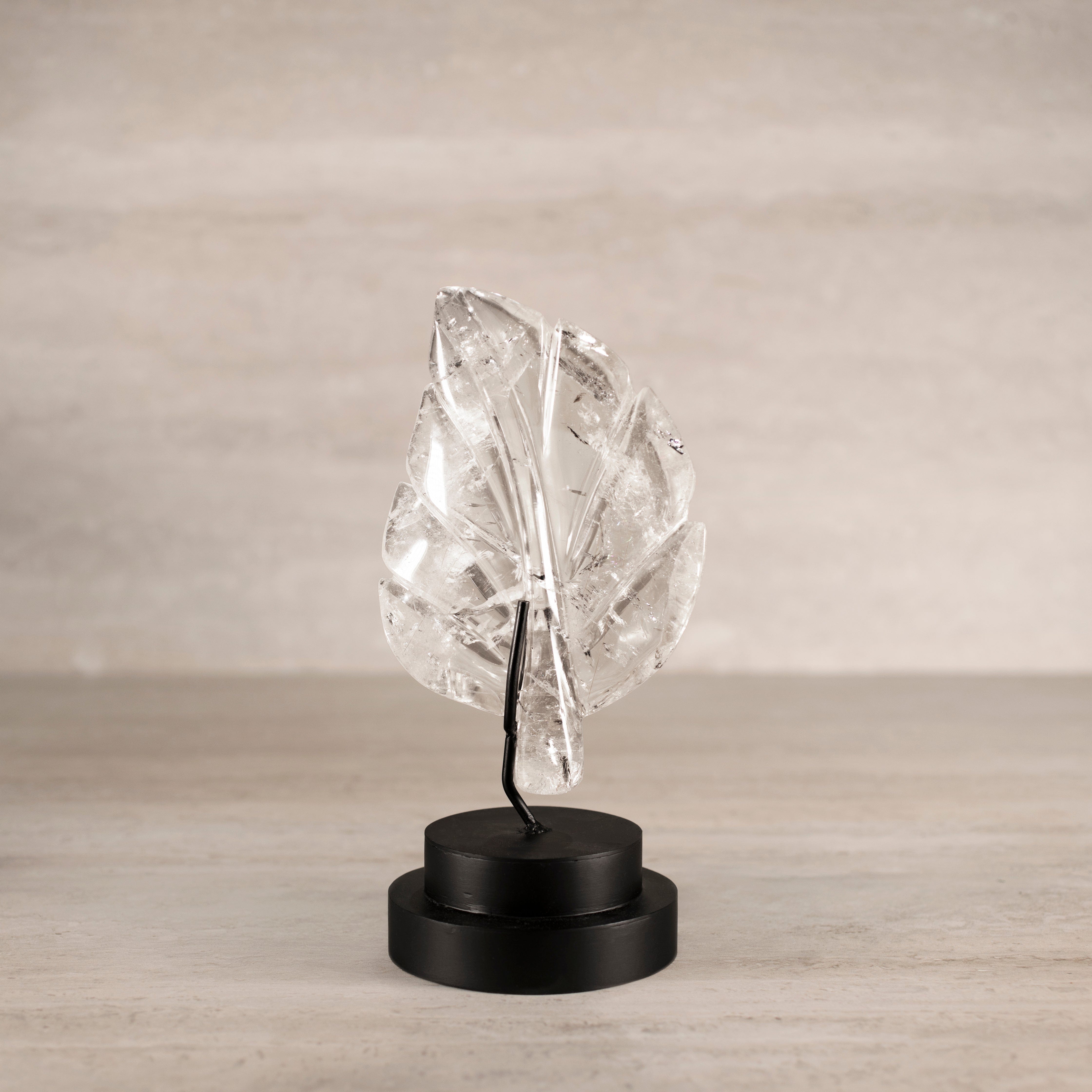 KALIFANO Quartz Natural Brazilian Quartz Leaf on Custom Stand - 9.25" / 540 g QZ10000.001