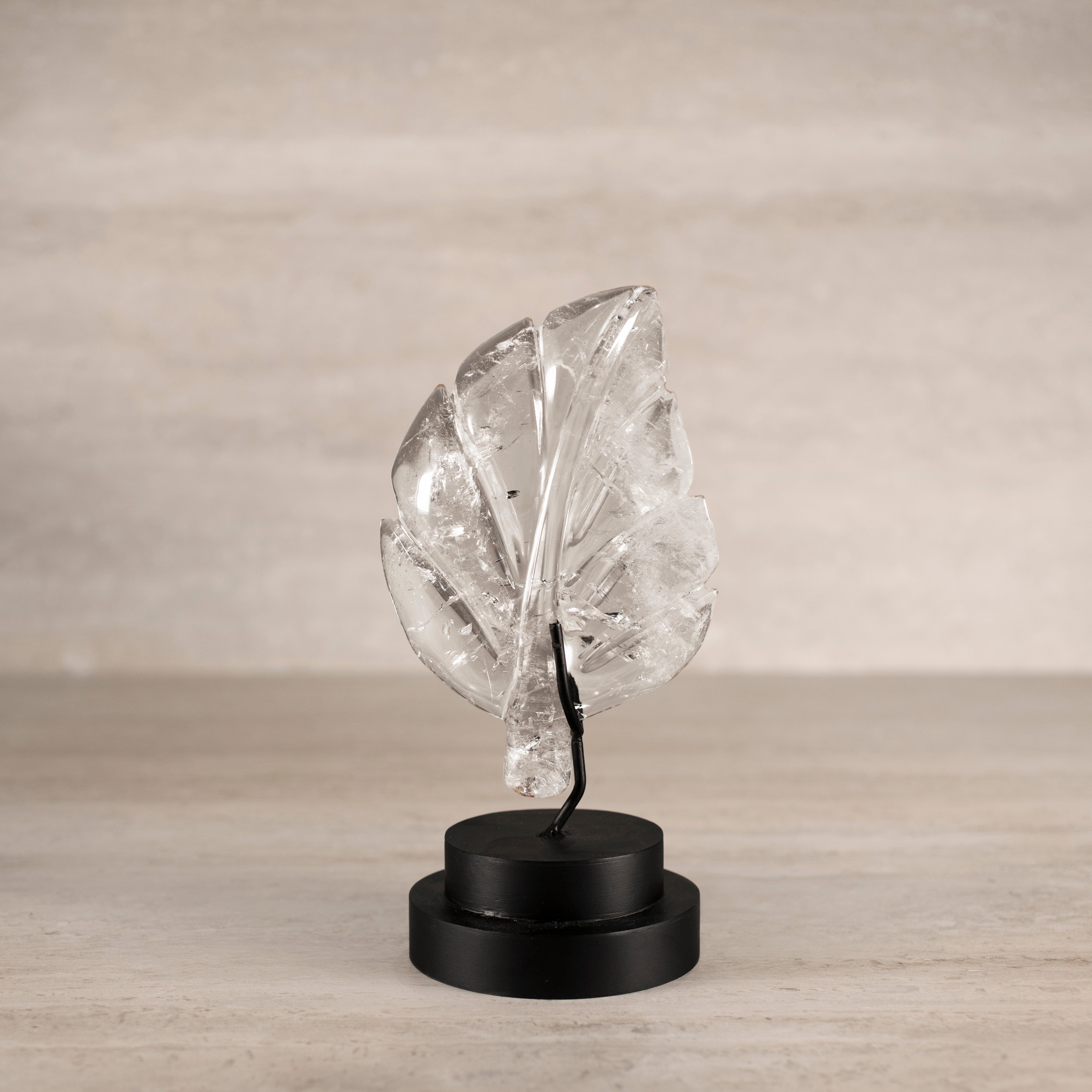 KALIFANO Quartz Natural Brazilian Quartz Leaf on Custom Stand - 9.25" / 540 g QZ10000.001