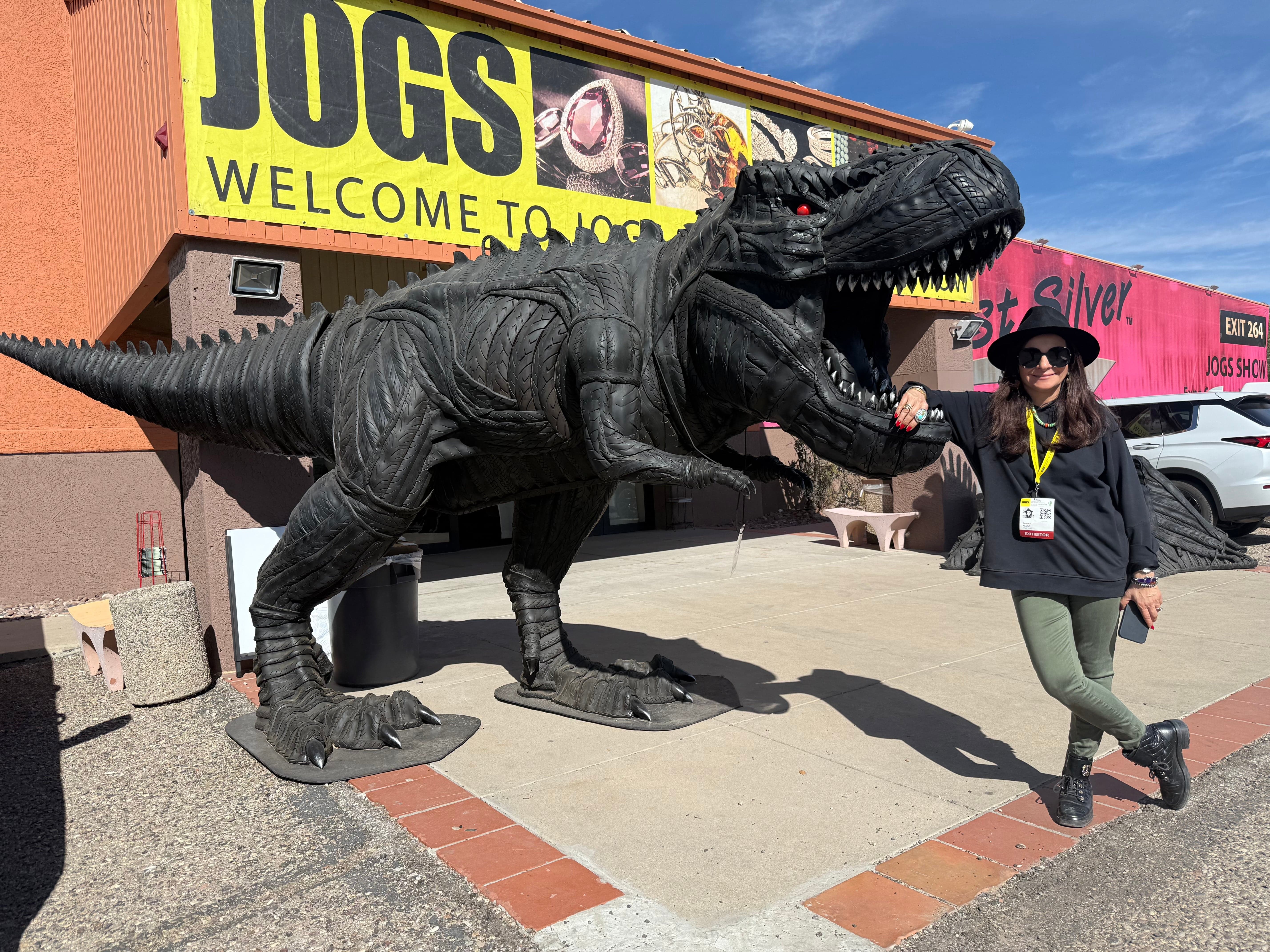 Kalifano Recycled Metal Art 18ft T-Rex Tire Art Sculpture RMS-TREXTIRE600-K