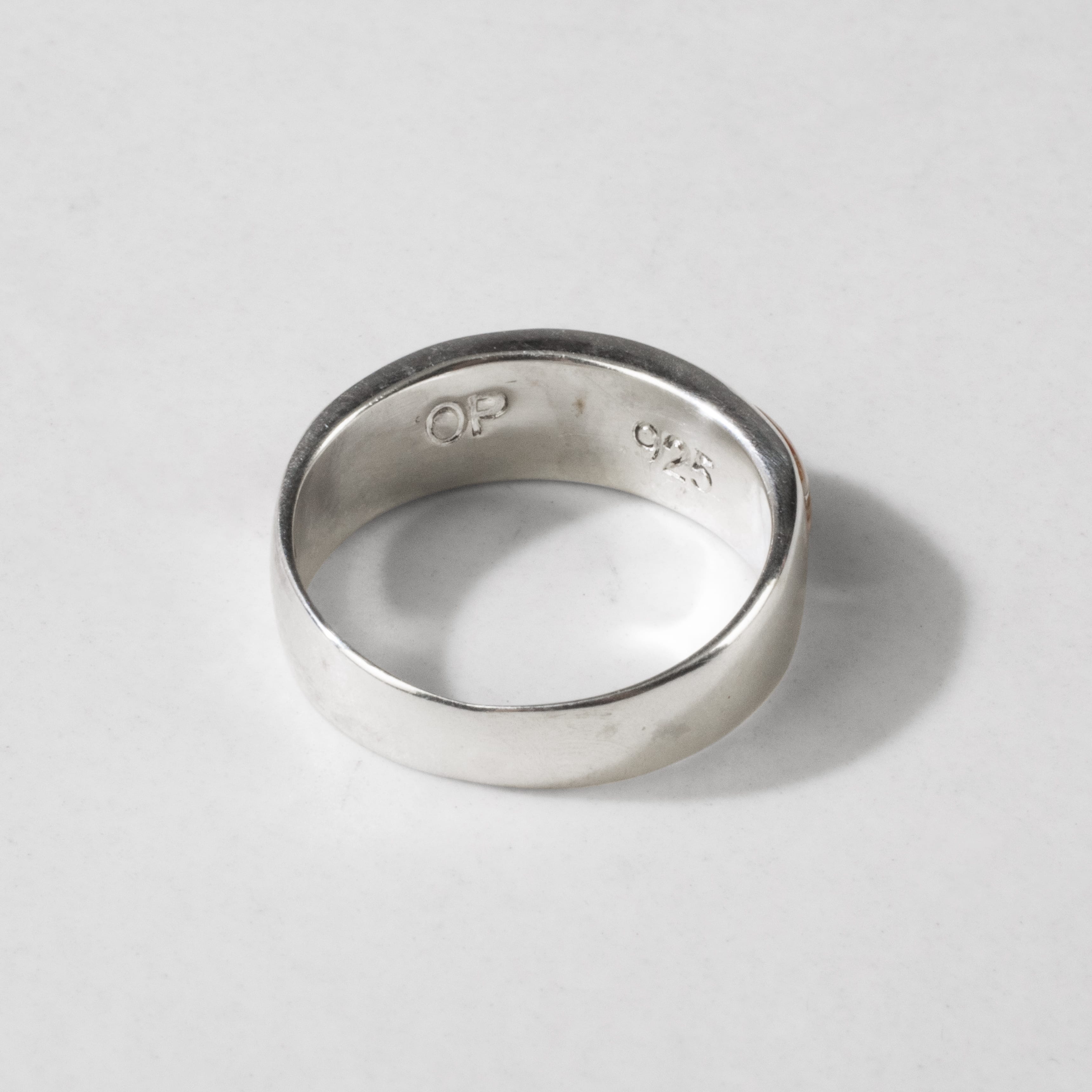 Kalifano Southwest Silver Jewelry Spiny Oyster Shell 925 Sterling Silver Ring Handmade with Laboratory Opal Accent