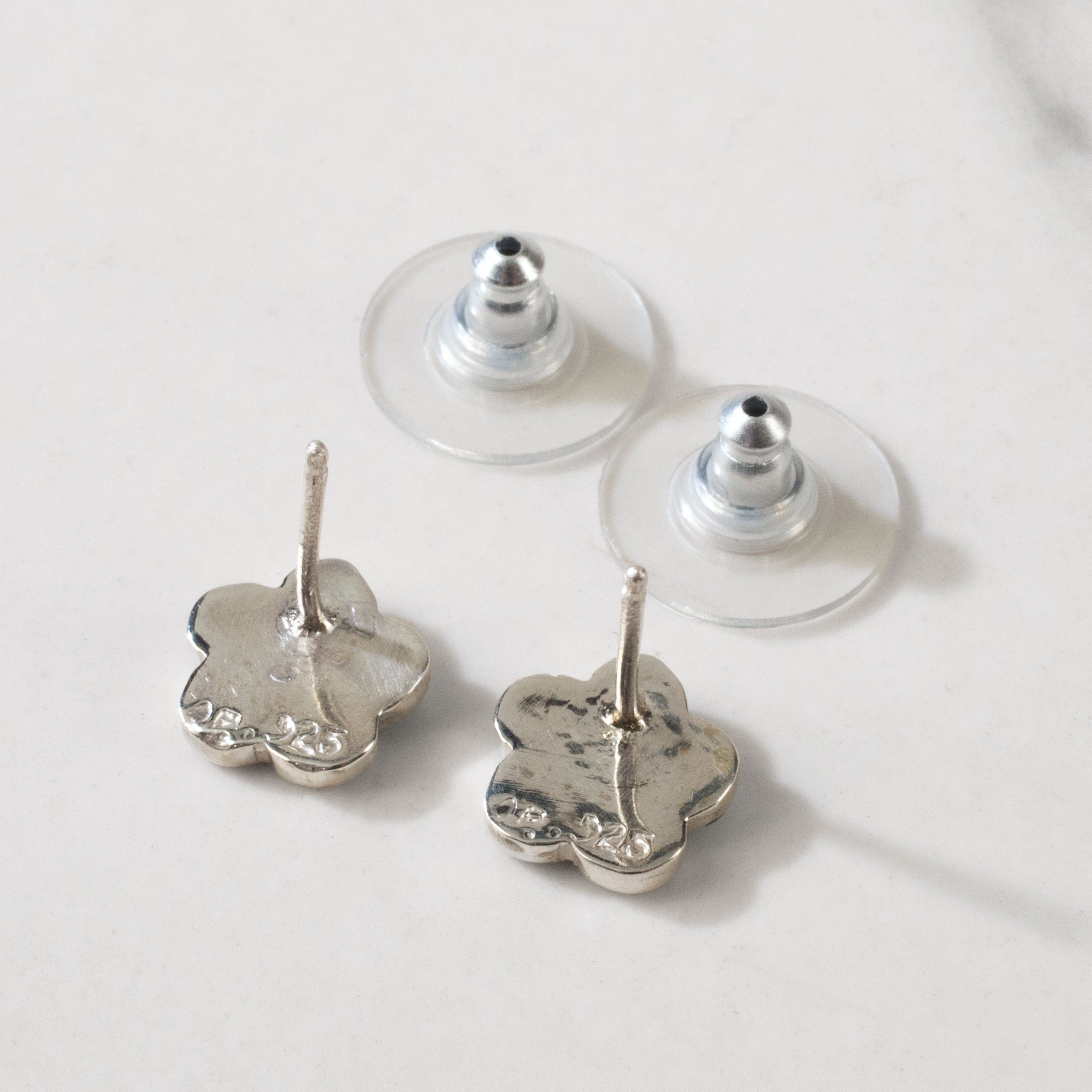 Kalifano Southwest Silver Jewelry White Buffalo Turquoise Flower 925 Sterling Silver USA Handmade Earring with Stud Backing NME.2239.WB