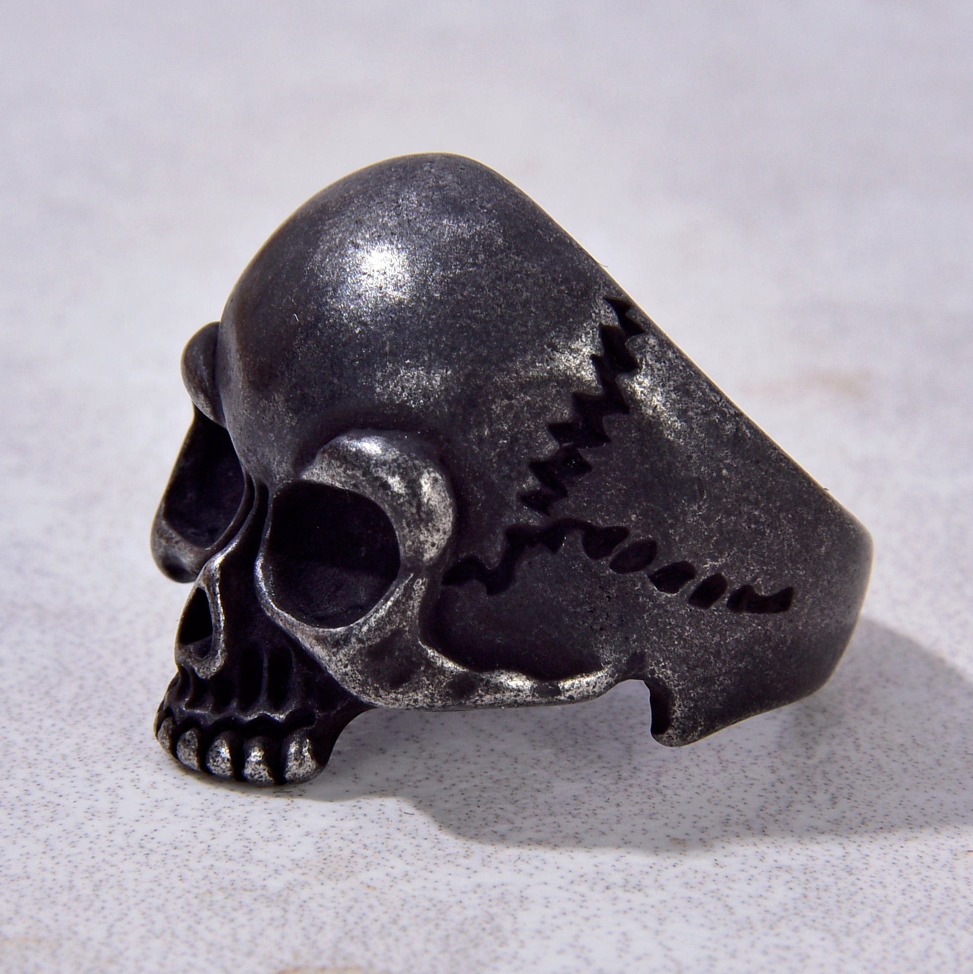 Kalifano Steel Hearts Jewelry Black Classic Cast Skull Steel Hearts Ring