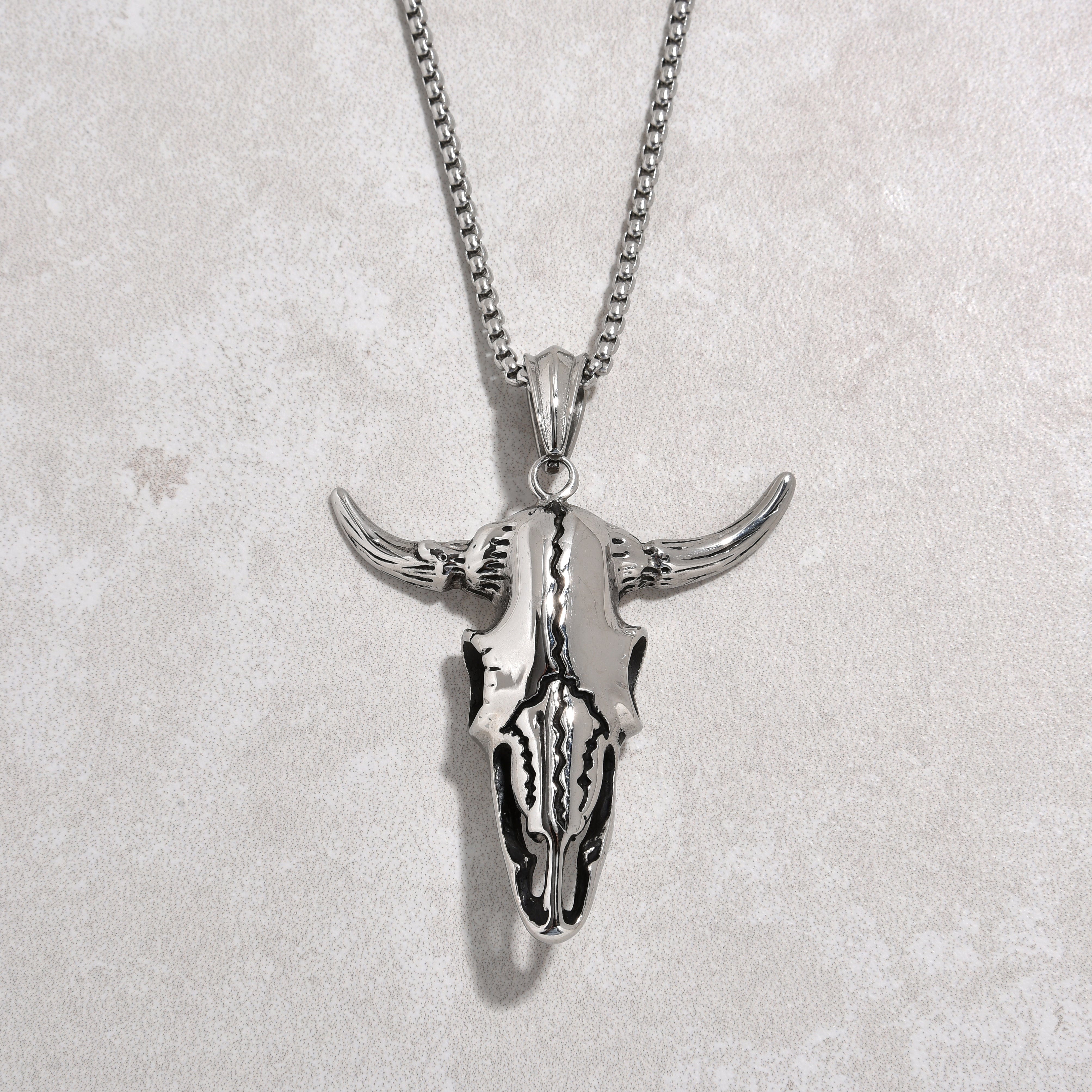 Kalifano Steel Hearts Jewelry Silver Large Bull Skull Steel Hearts Necklace SHN529-S
