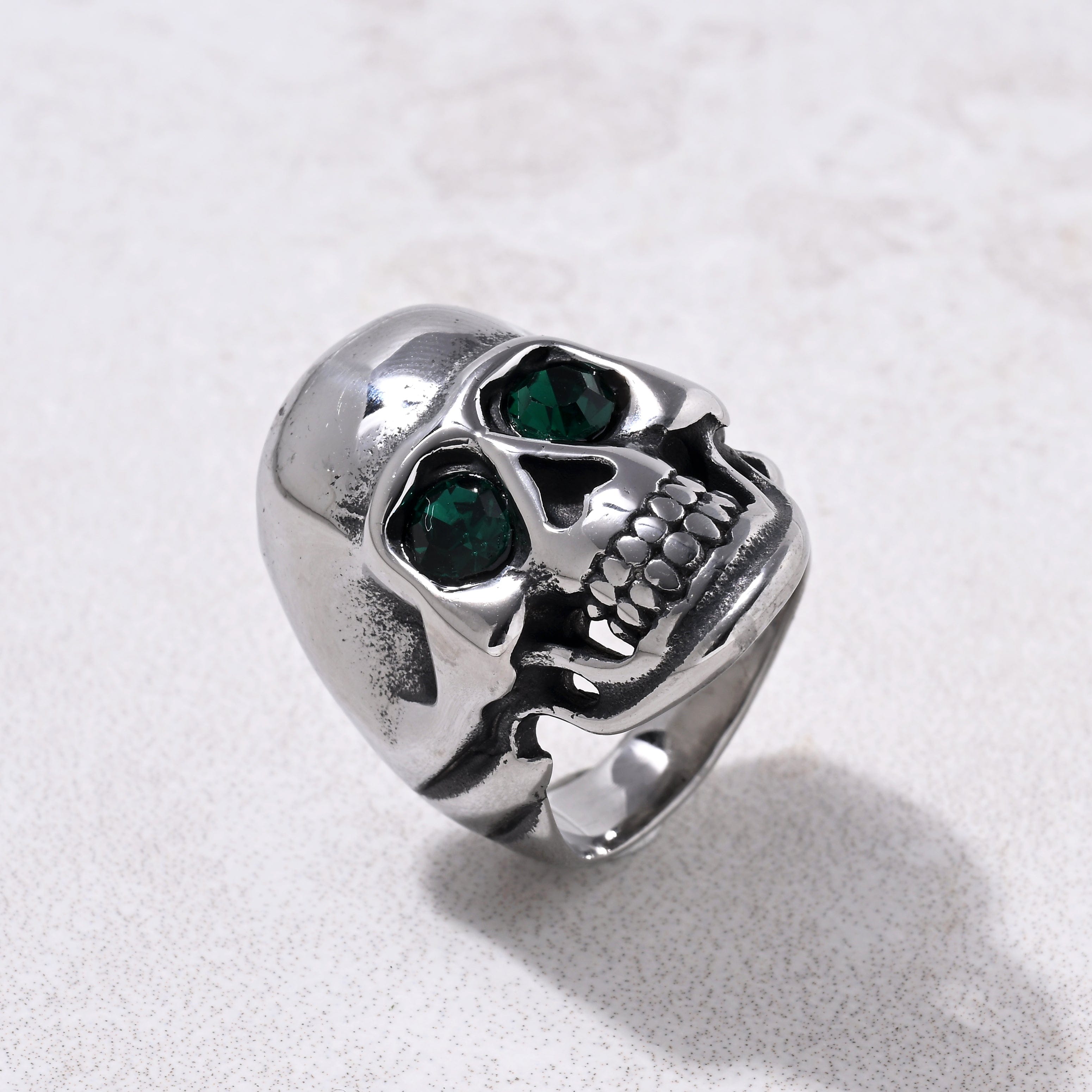 Kalifano Steel Hearts Jewelry Silver Punk Skull Emerald Glass Ring