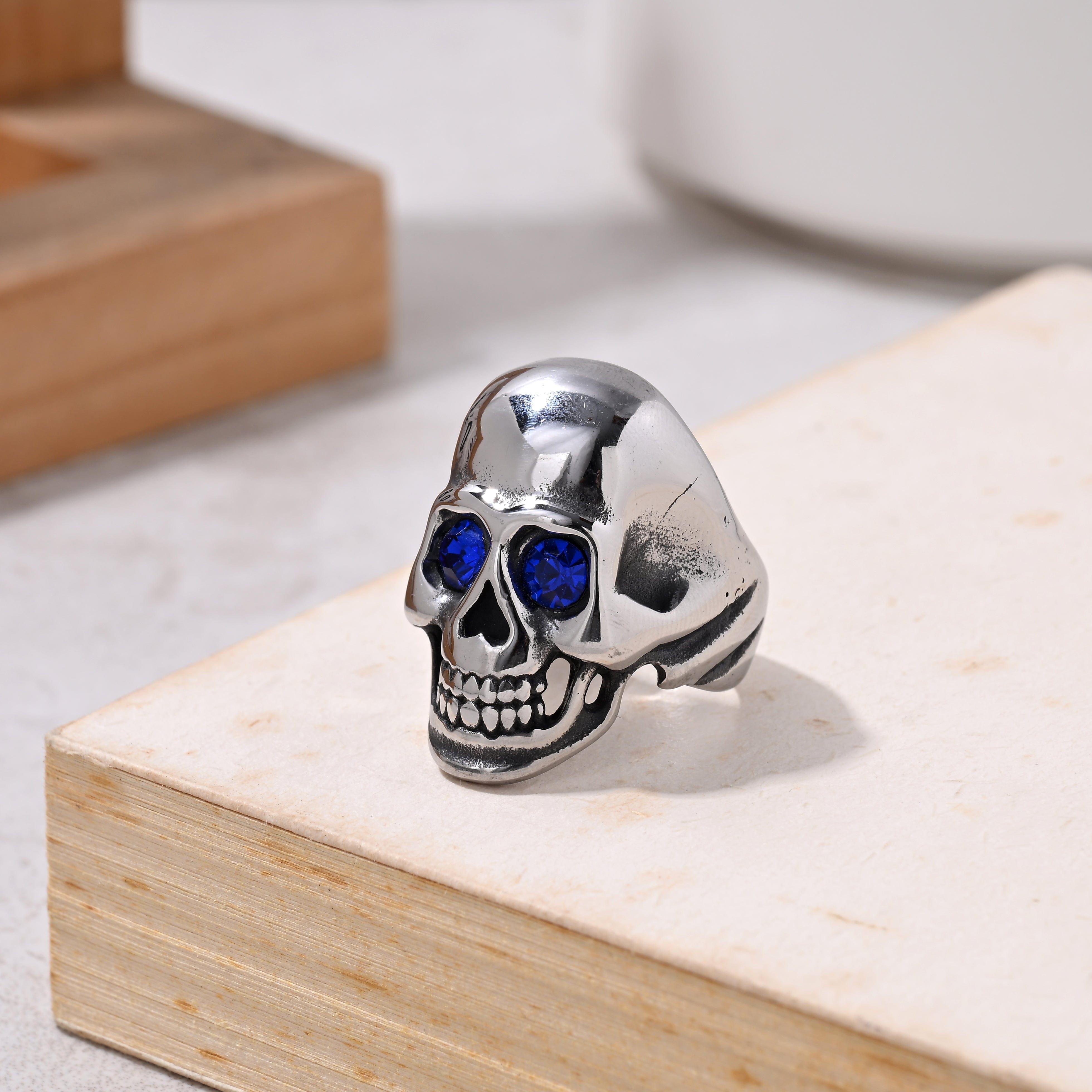 Kalifano Steel Hearts Jewelry Silver Punk Skull Sapphire Glass Ring