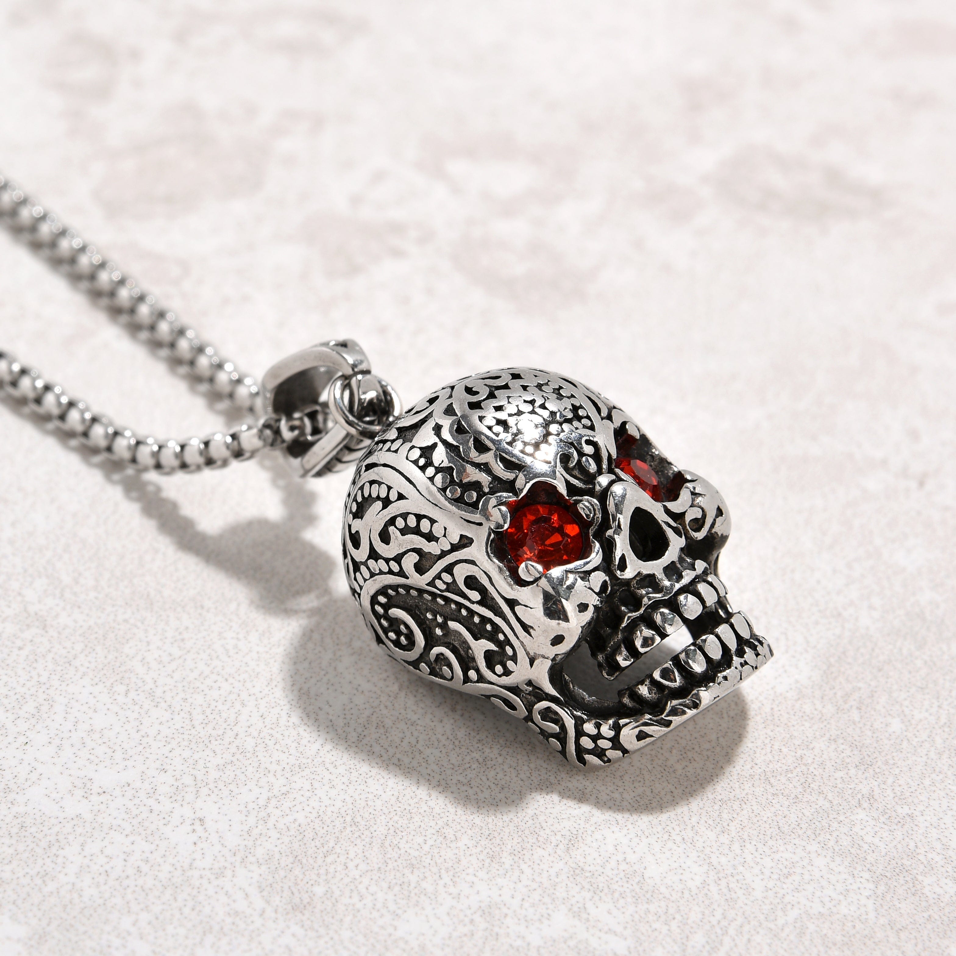 Kalifano Steel Hearts Jewelry Silver Skull Steel Hearts Necklace SHN527-S-R