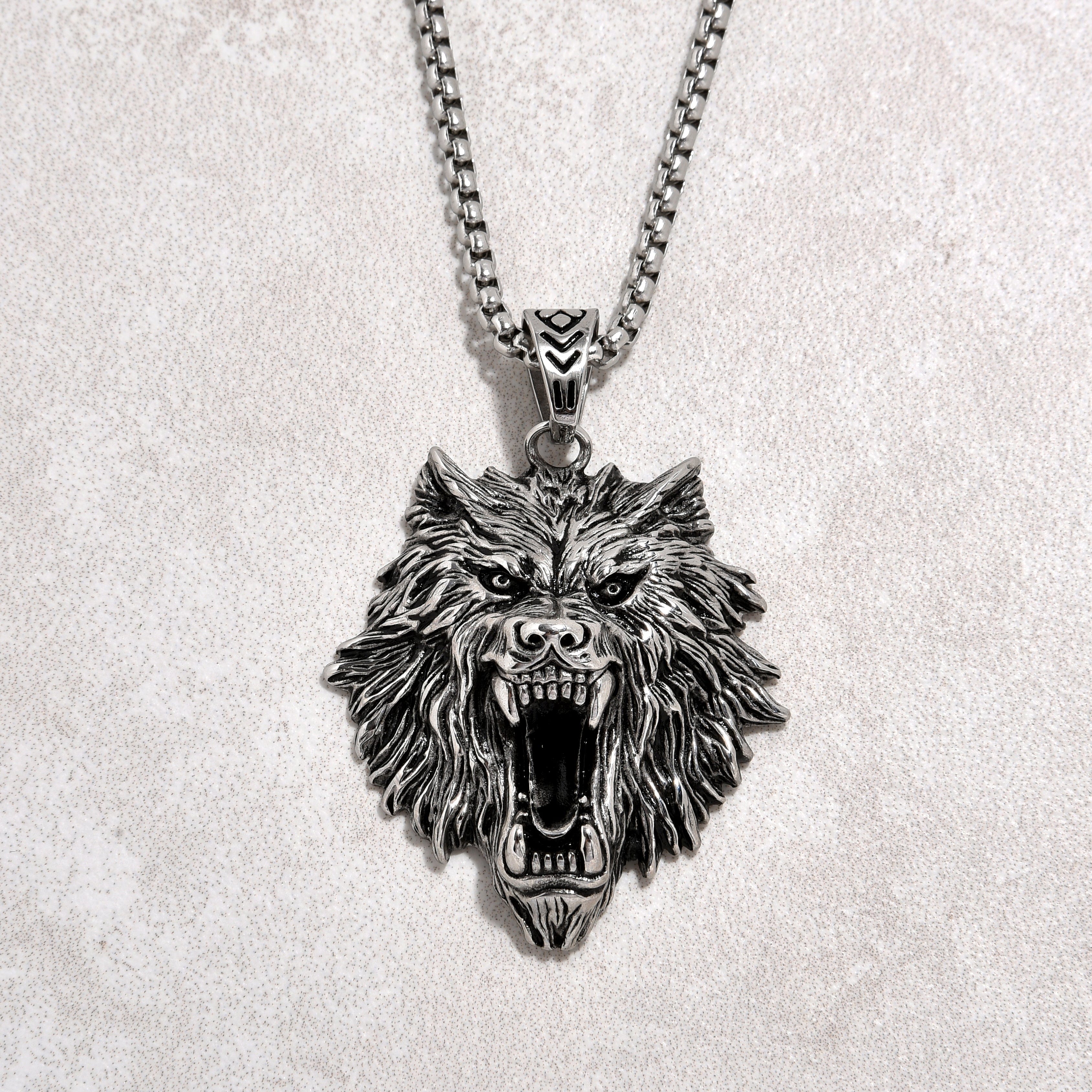 Kalifano Steel Hearts Jewelry Silver Wolf Steel Hearts Necklace SHN528-S