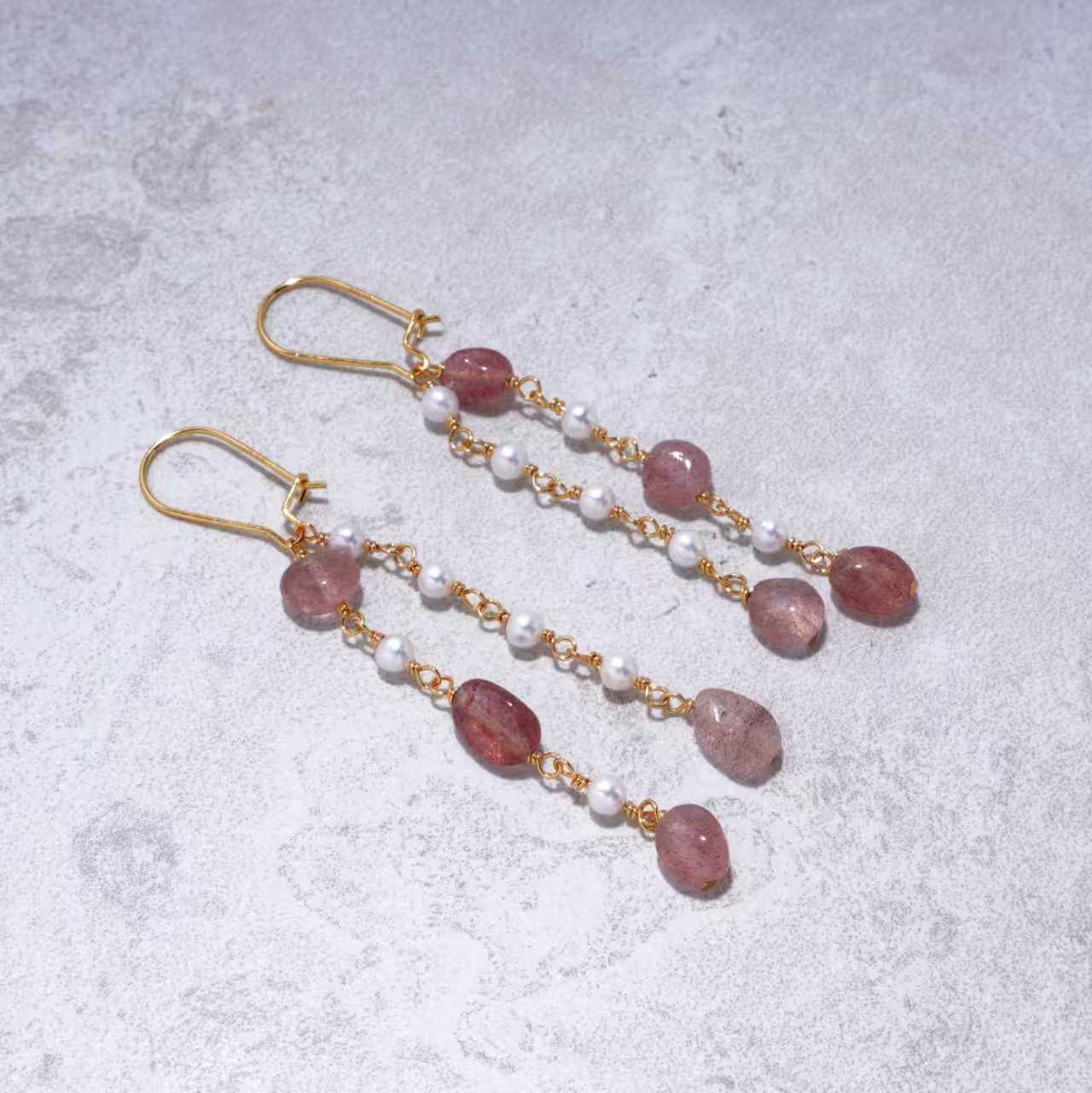 KALIFANO Strawberry Quartz & Freshwater Pearl Dangle Earrings – 24K Gold Plated ZXEH-SQ