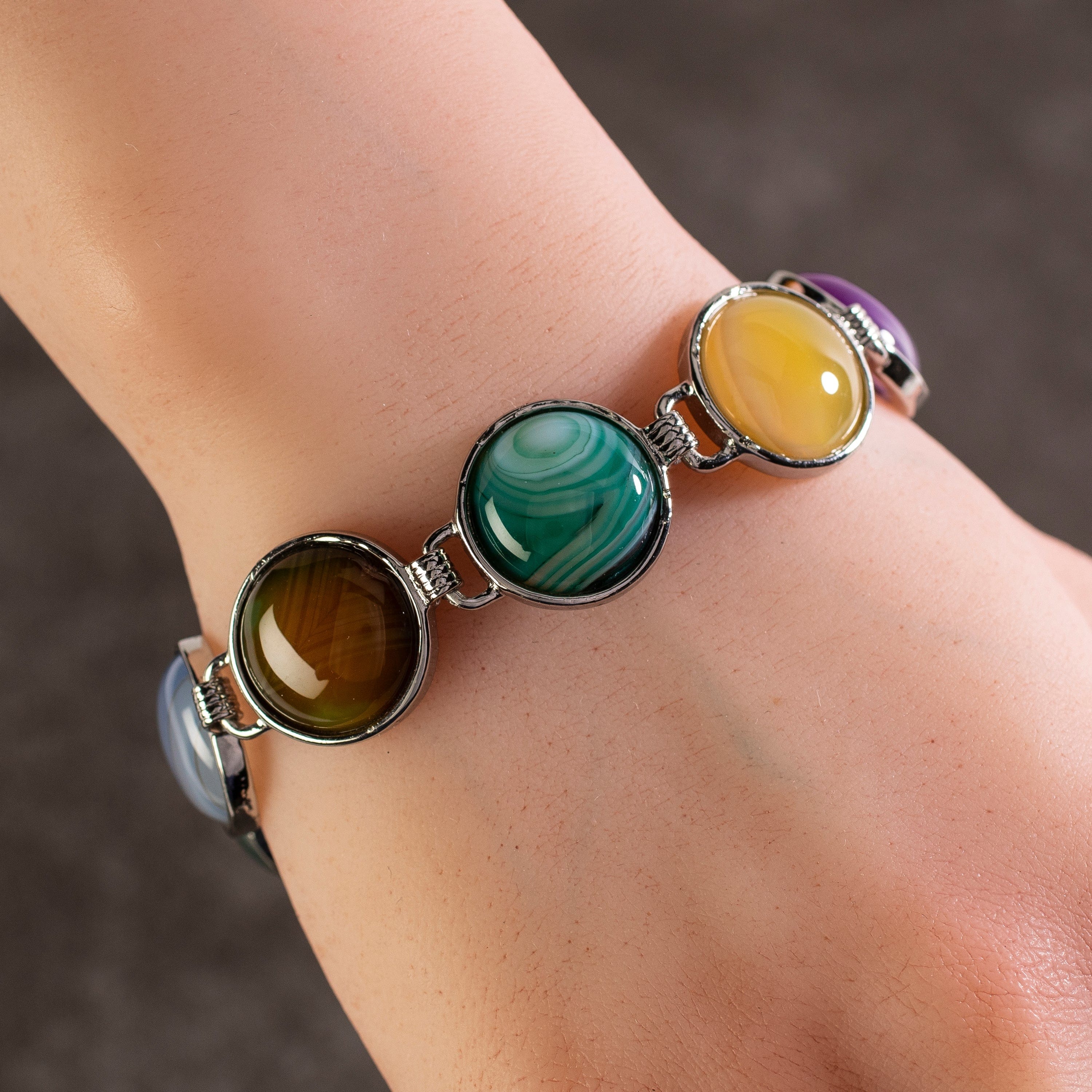 Hot And Bold Orignal 7 Chakra Reiki Feng Shui Healing Gem Stone Beads  Crystals Charged Bracelet For Unisex Adult : Amazon.in: Jewellery