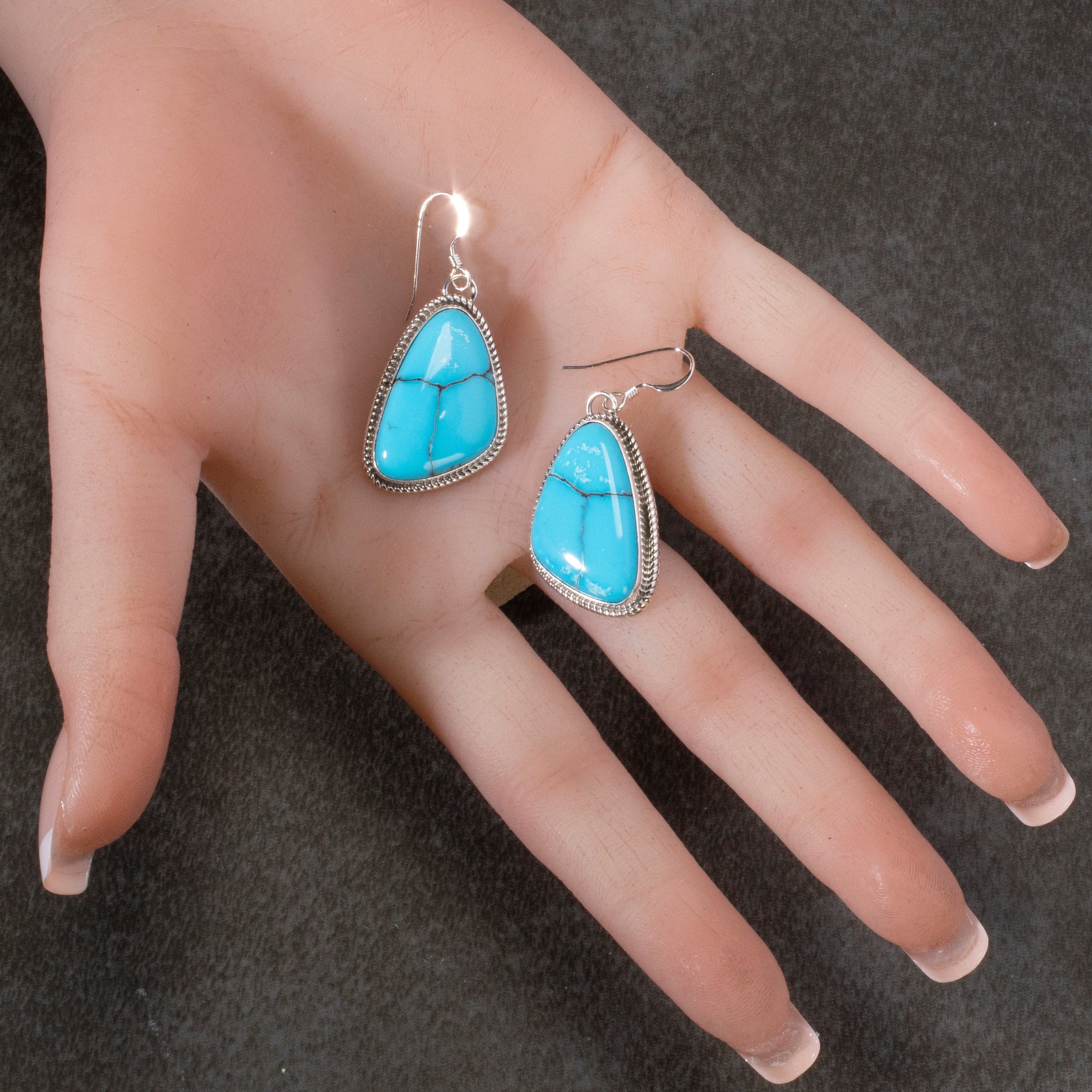 Kalifano Native American Jewelry Kingman Turquoise USA Native American Made 925 Sterling Silver Dangly Earrings with French Hook NAE600.017