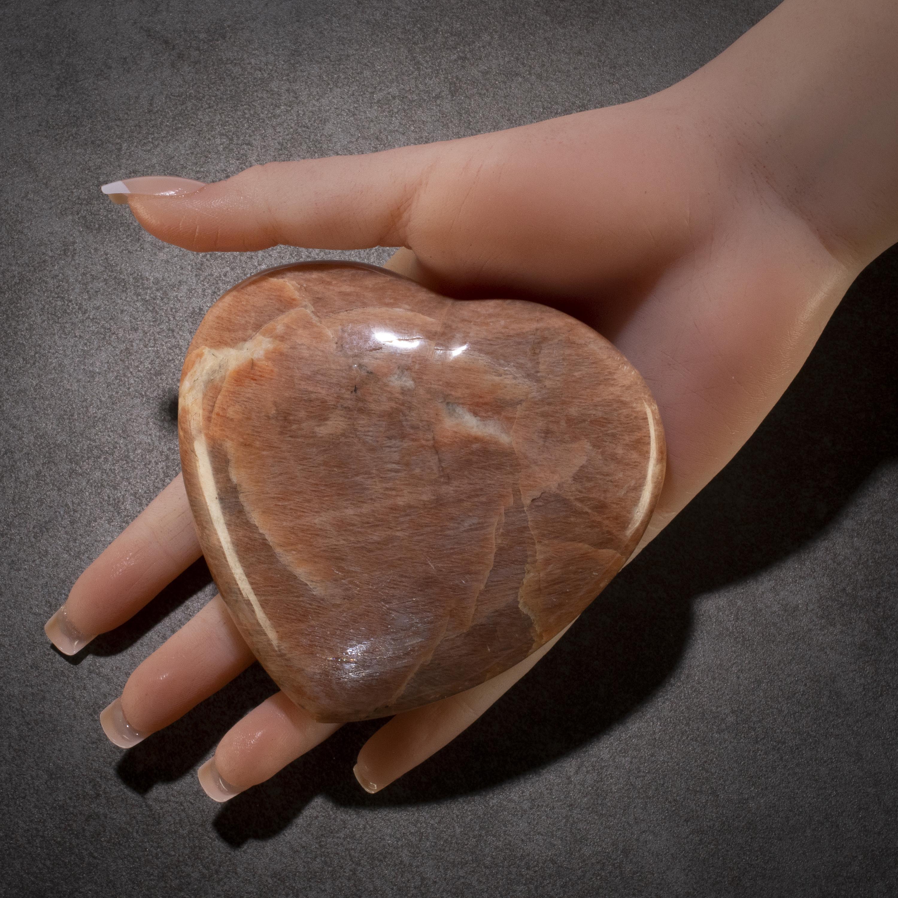 KALIFANO Peach Moonstone Peach Moonstone Gemstone Heart Carving 480g / 4.5in. GH500-PM